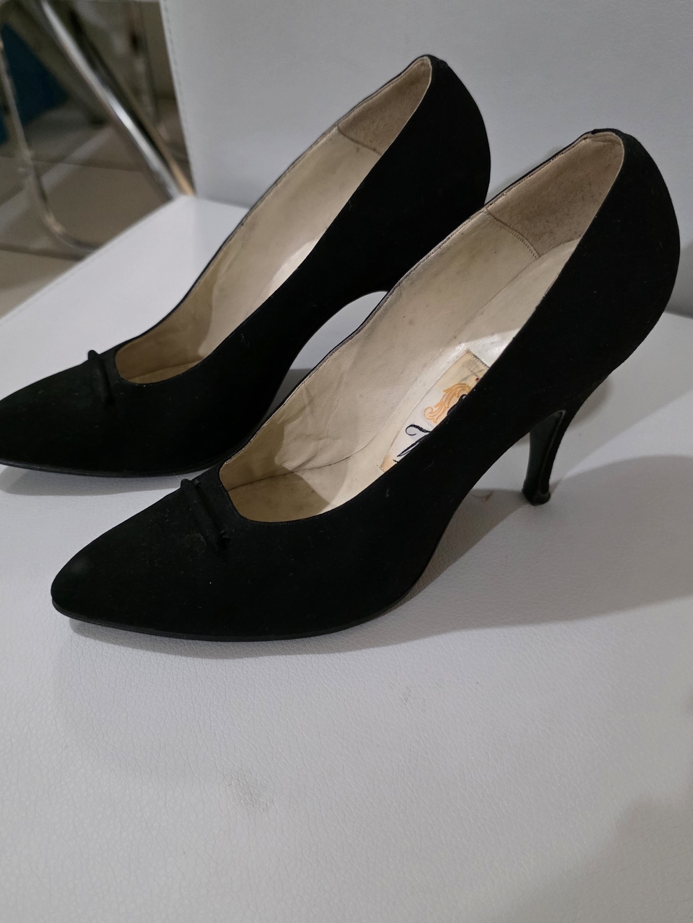 Vintage Waltea Black Pointed Toe Pumps Size 4.5 Made in Italy Heels